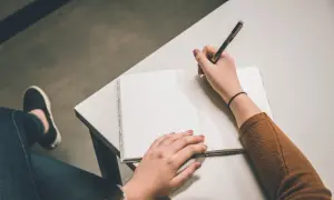 Co to jest teza w rozprawce i jak ją skutecznie napisać