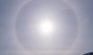 Jak powstaje zjawisko halo i dlaczego warto je obserwować w niebie