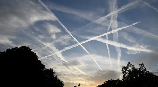 Chemtrails - co to jest i dlaczego są uważane za mit?